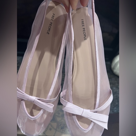 Mesh Mania Bow Flats labeled size 10 but runs big SEE MEASUREMENTS - Picture 12 of 16